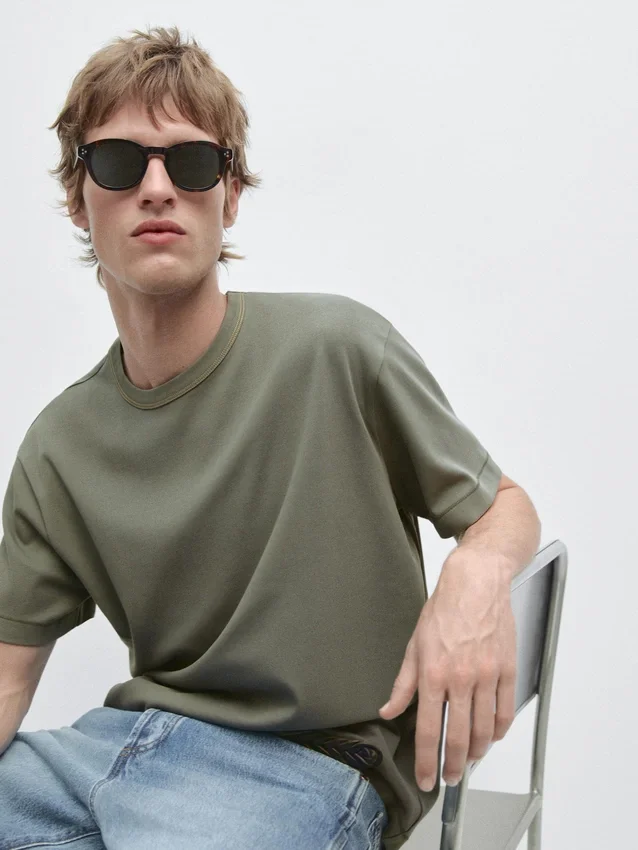 100% Cotton Short-Sleeve T-Shirt 100% Cotton Short-Sleeve T-Shirt