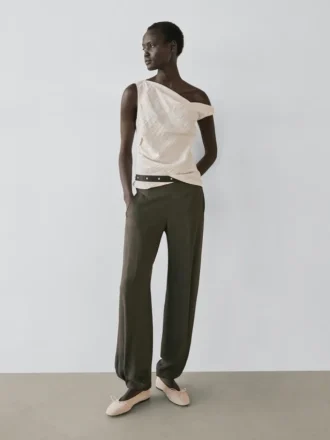 Asymmetric Top with Knot Detail