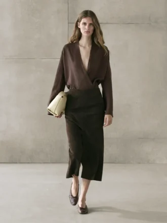 Flowing Loose-Fitting Linen Wrap Blouse Flowing Loose-Fitting Linen Wrap Blouse