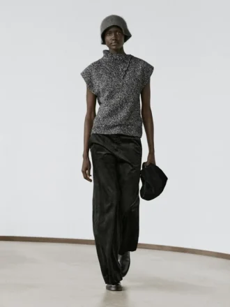 Moulina Knit Vest with Collar Detail Moulina Knit Vest with Collar Detail