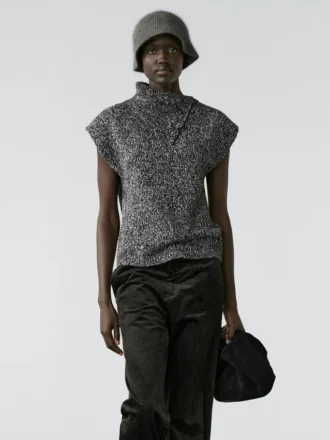 Moulina Knit Vest with Collar Detail Moulina Knit Vest with Collar Detail