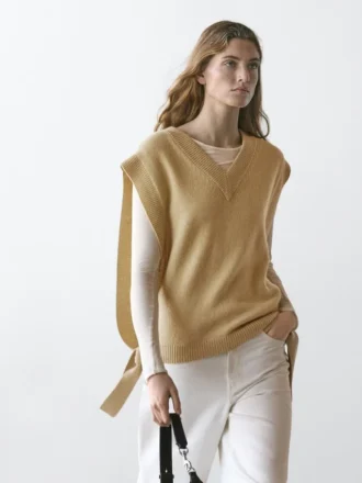 V-Neck Bib with Tie Details