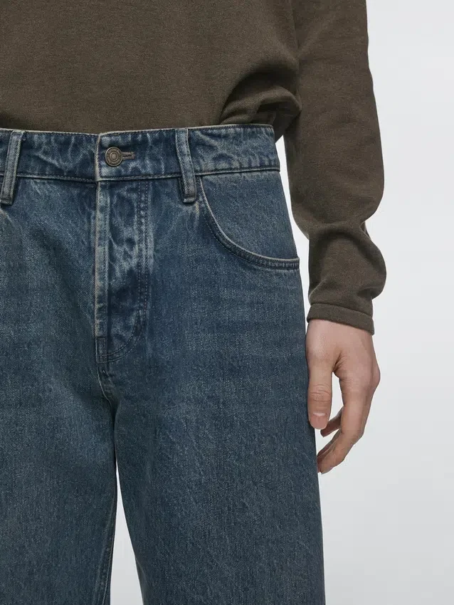 Wide-Leg Jeans Wide-Leg Jeans